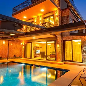https://4-bedroom-with-jacuzzi-in-fethiye-villa-sogut-4.aegeanhotels.net
